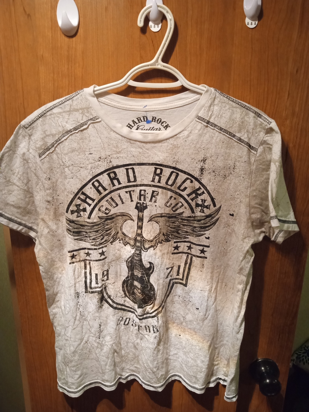 Hard Rock Cafe White Graphic Guitar Wing Tee